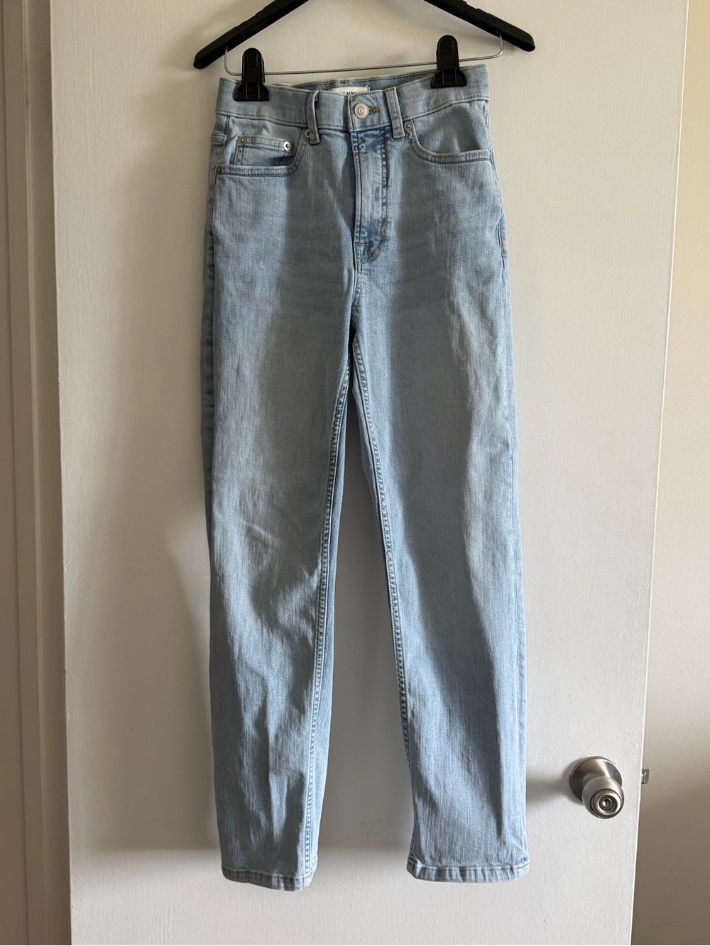 SPANX Lightwash Blue Shaping Denim Slim Straight Leg Jeans size 2 EUC